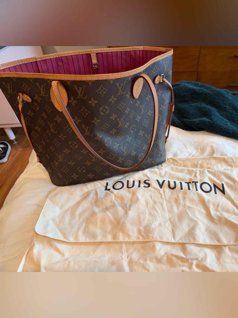 Louis Vuitton Monogram Neverfull MM Tote in Brown with Pink Interior